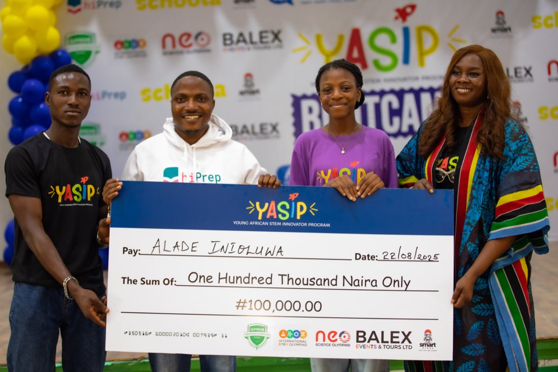 A YASIP project winner receiving a ₦100,000 prize